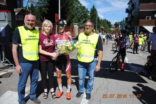 Mirko Bozzola premiato da sindaco Ponte Tresa