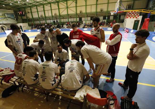 Oleggio basket ko