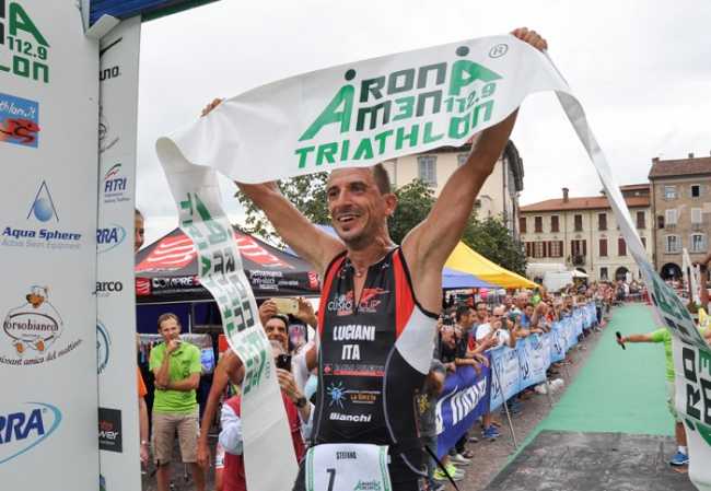 aronamen triathlon