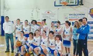 b squadra giovani basket