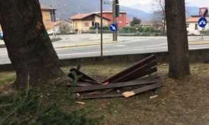 cimitero trobaso panchina rotta
