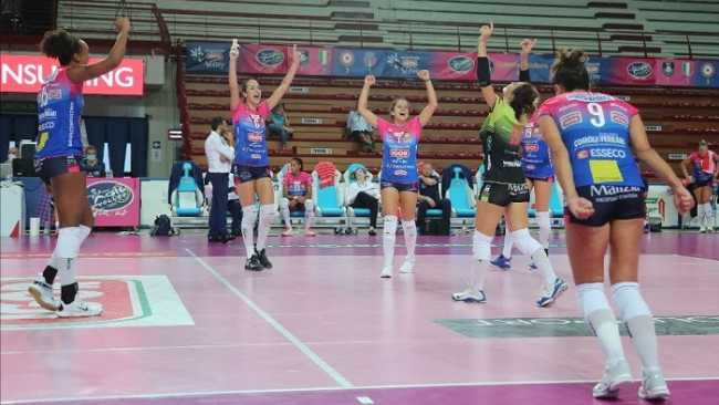 igor volley esulta