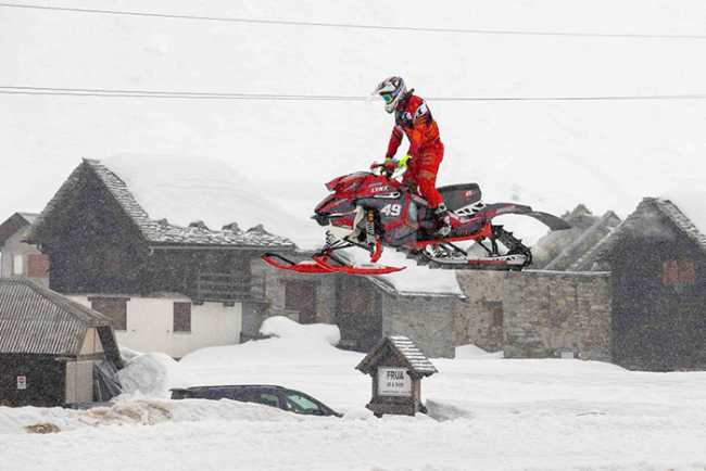 motoslitta salto