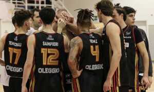 omb maglia nera gruppo mani