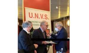 unvs distintivo