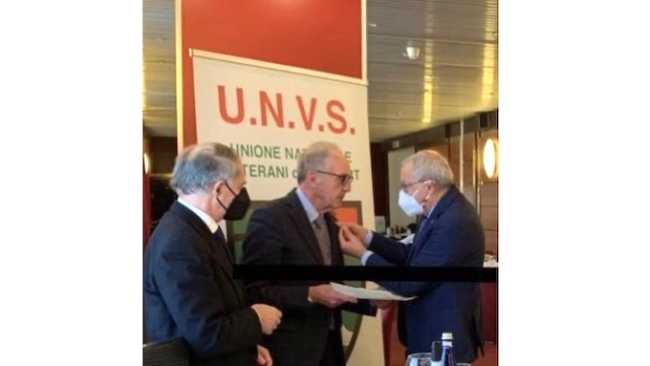 unvs distintivo