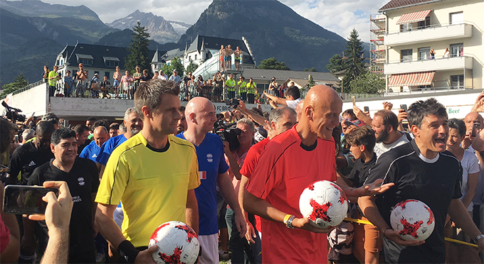 Bagno di folla per le Leggende del calcio a Briga – video e fotogallery