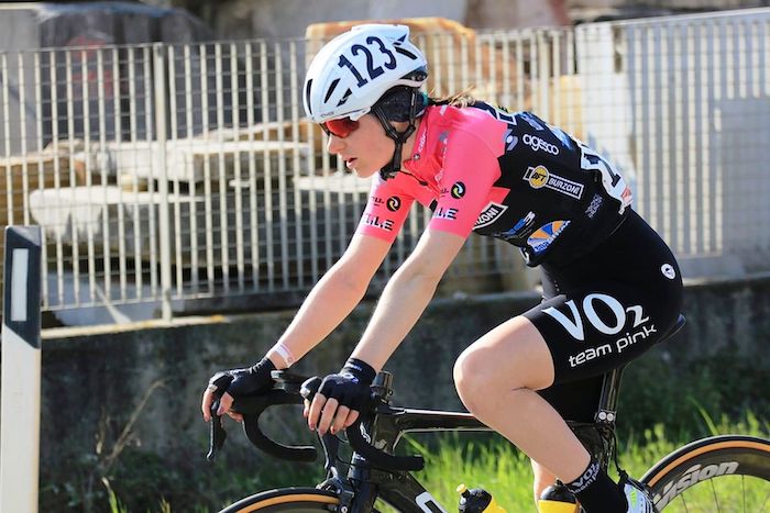 Francesca Barale al via del Tour de Gevaudan Occitanie, in Francia