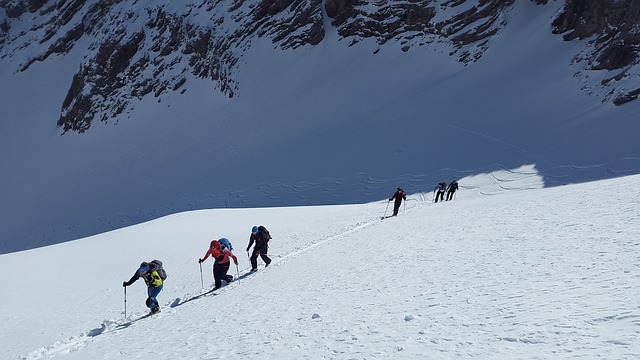 ski mountaineering 1375016 640