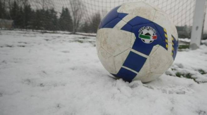 Sarà una domenica senza calcio sui campi dell'Ossola